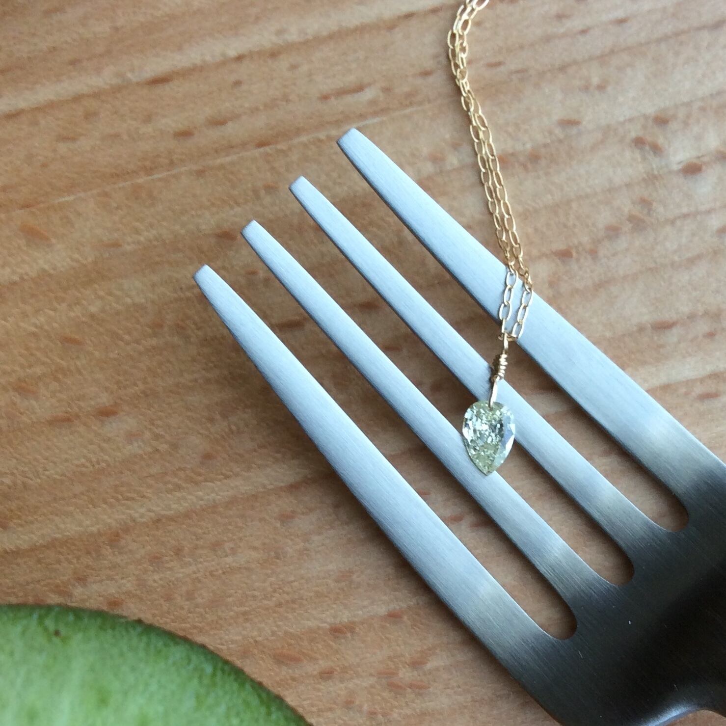 レモンの雫 ペアシェイプダイヤの一粒ネックレス 0.30ct K18  