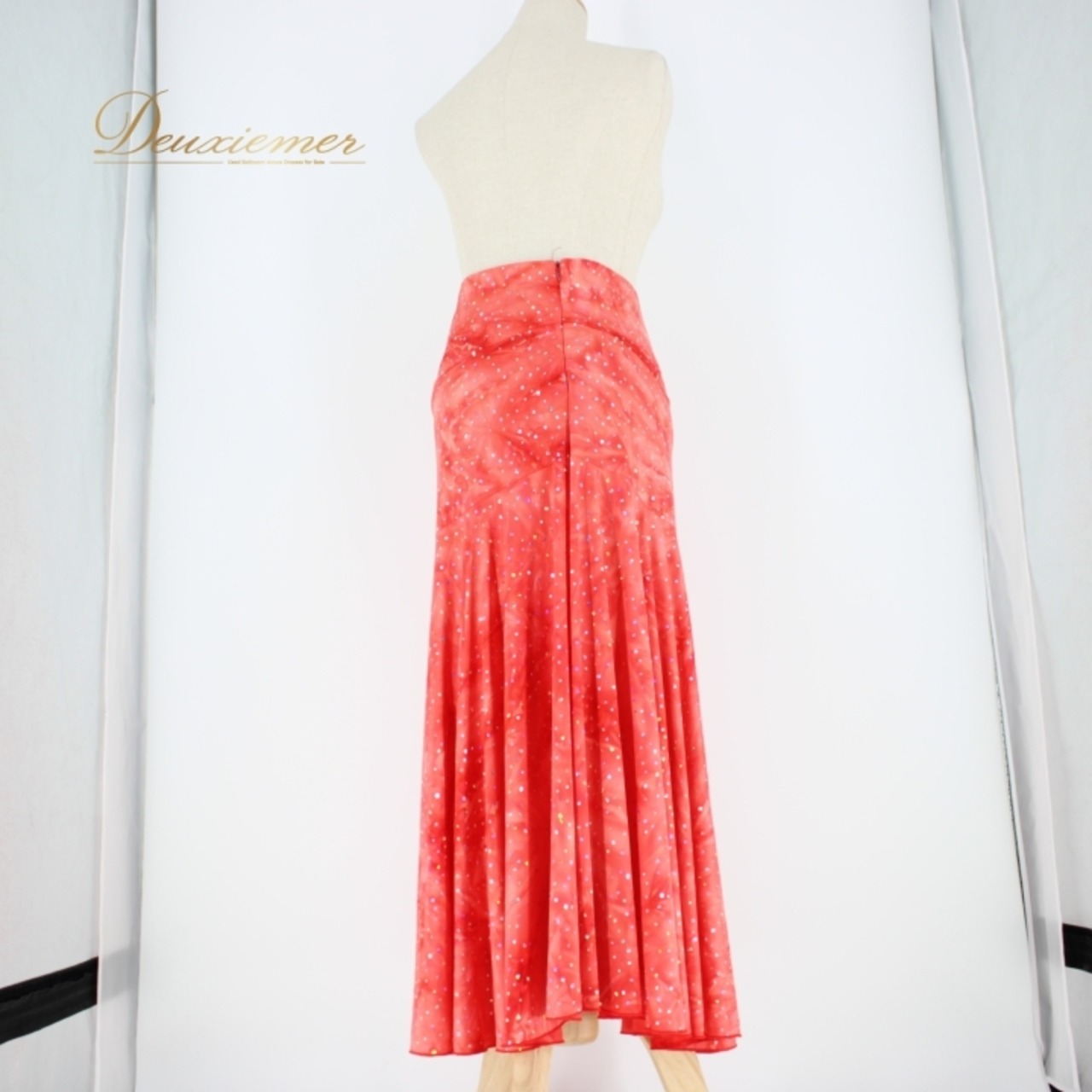 社交ダンス 衣装 スタンダード スカート レッスンウェア Create-Sun クリエイトサン 赤 レッド系 キラキラ ホログラム 朱色 バーミリオン ポリエステル スカート丈87cm ウエスト31cm~ ダンスウェア おしゃれ 動きやすい フェミニン カラフル パーティー 春夏用 普段着 スポーツウェア レディース用 目を引く 派手 華やか エレガント