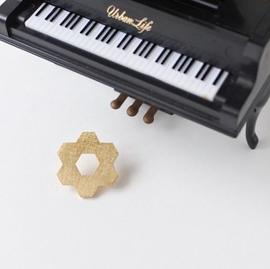 ヴィンテージスタインウェイピアノのパーツを使ったラペルピン　S-004  Steinway and sons piano steinway's capstan pin