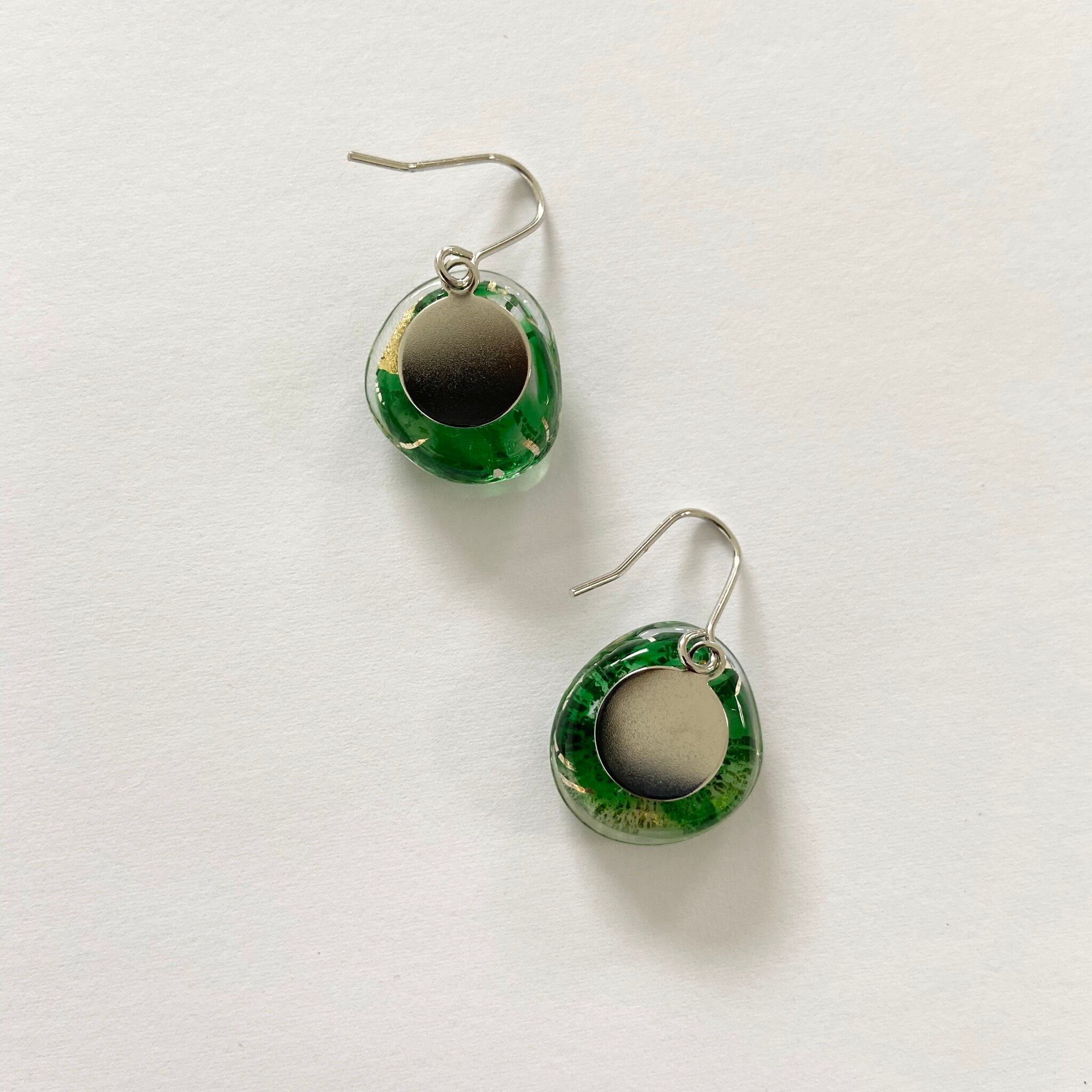 エメラルドグリーン と 金銀箔 の ピアス