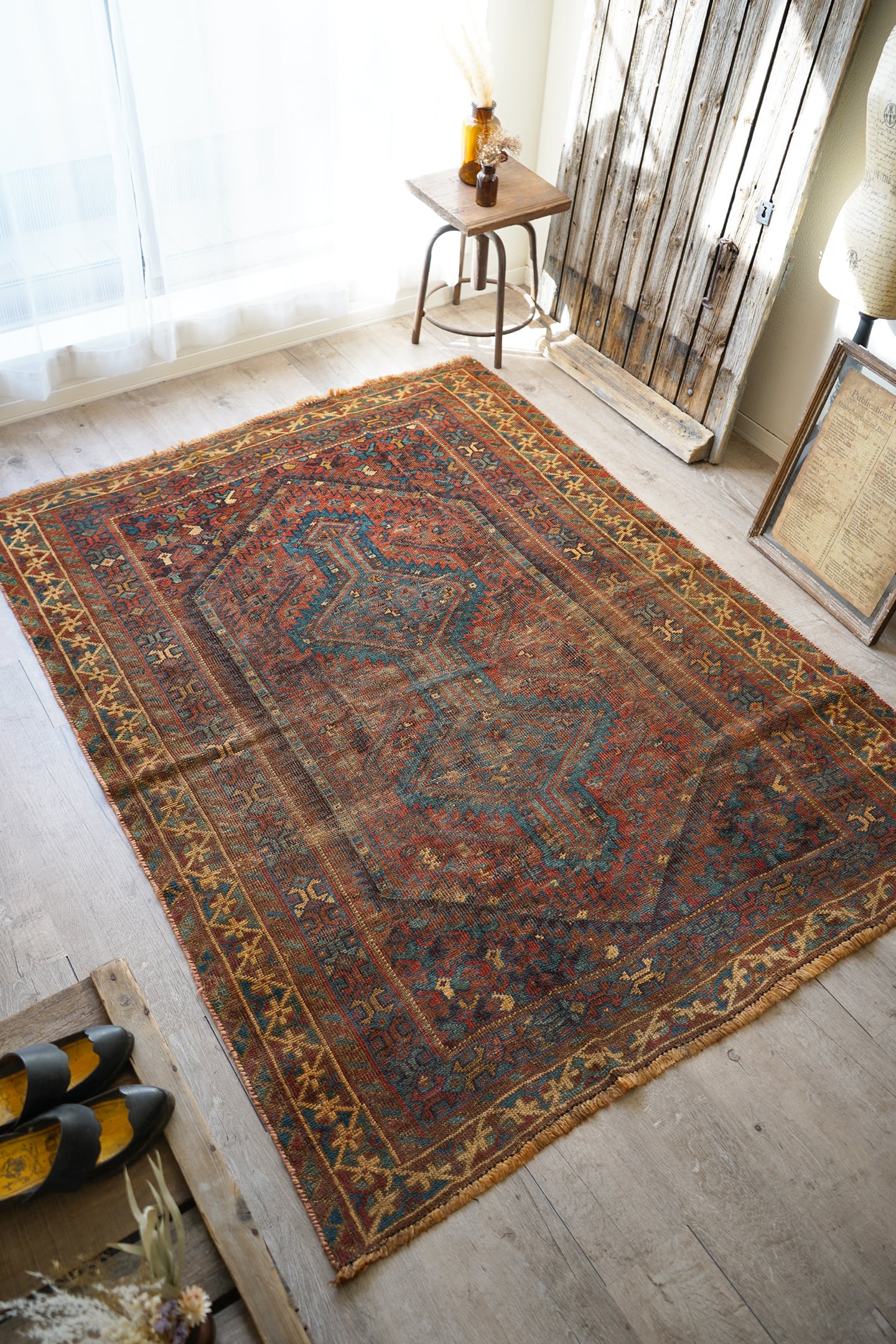 【173】Semi Antique Shiraz Qashqai rug 1940's | ヴィンテージラグ専門店 | TimeRug powered  by BASE