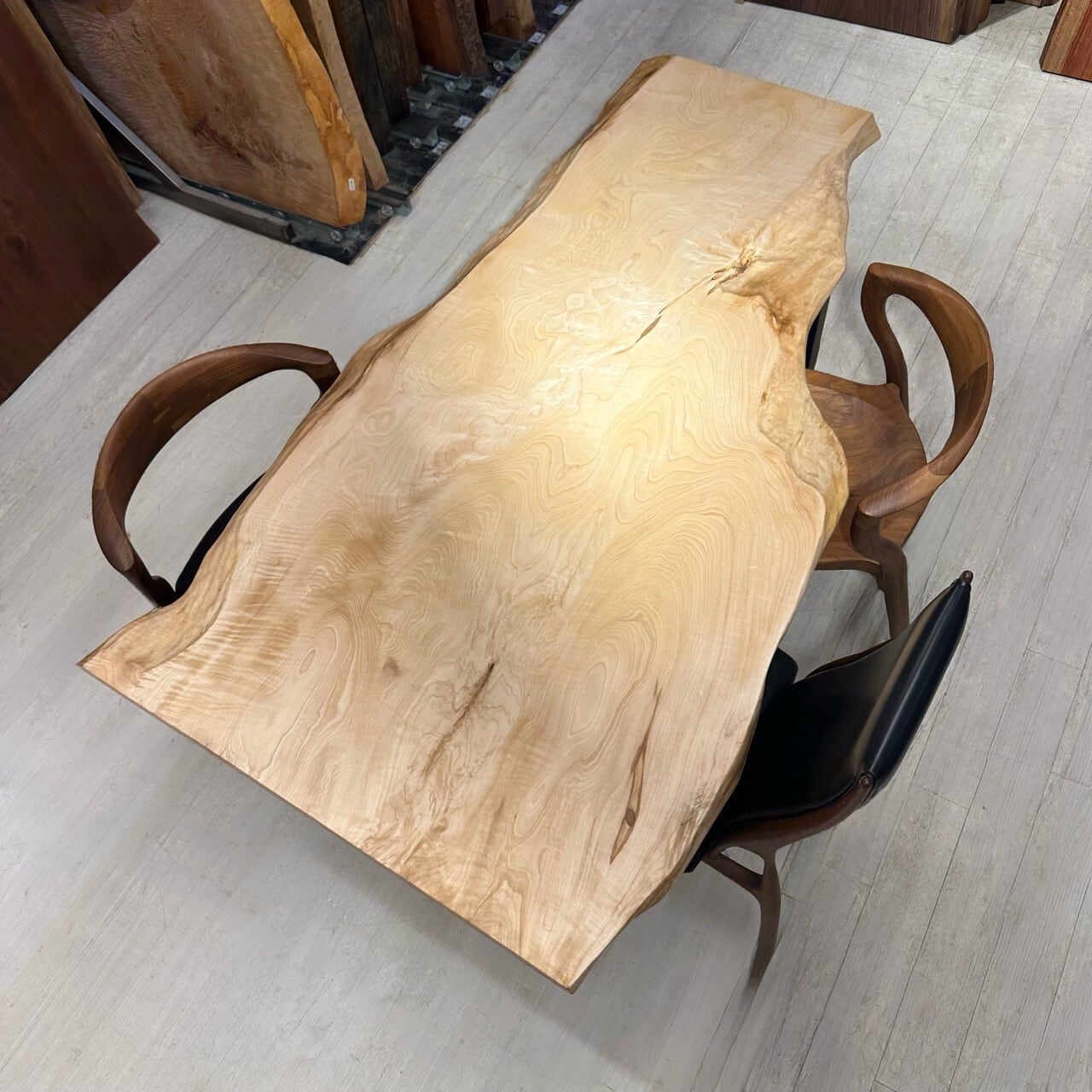 栃（トチ） ダイニングテーブル | 千年家具 - 一枚板 テーブル専門店