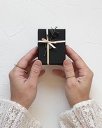 Ombre （オンブル）  ー 上品さと印象の象徴 ヨーロッパヴィンテージのカメオブローチ