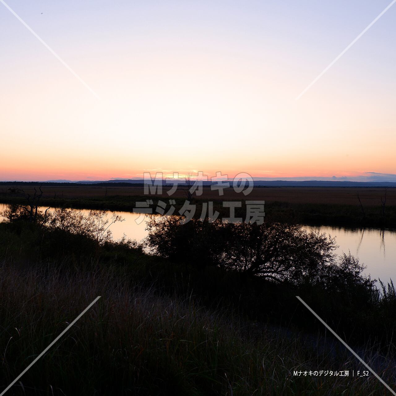 釧路湿原に沈む夕日2 【F_52】　Sunset over Kushiro Marsh 2