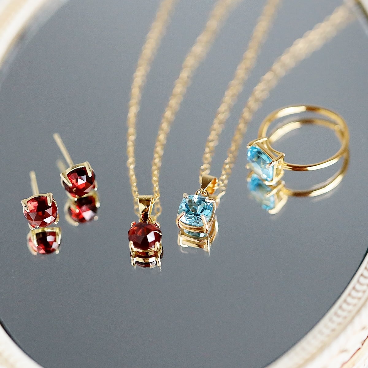 モザンピーク産ガーネットのローズカットピアス ｜6mm 14Kgf｜1月