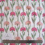 ブロックプリント生地【50cm単位】インド綿 片耳デザイン付き 花柄A 白×赤×ピンク #54822-WT1