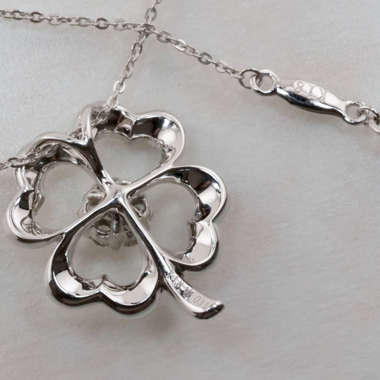 K18 WG ダイヤモンド 0.31ct ネックレス クローバー 彫金 透かし彫り 