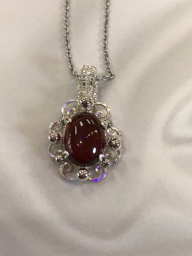 ガーネットのネックレス