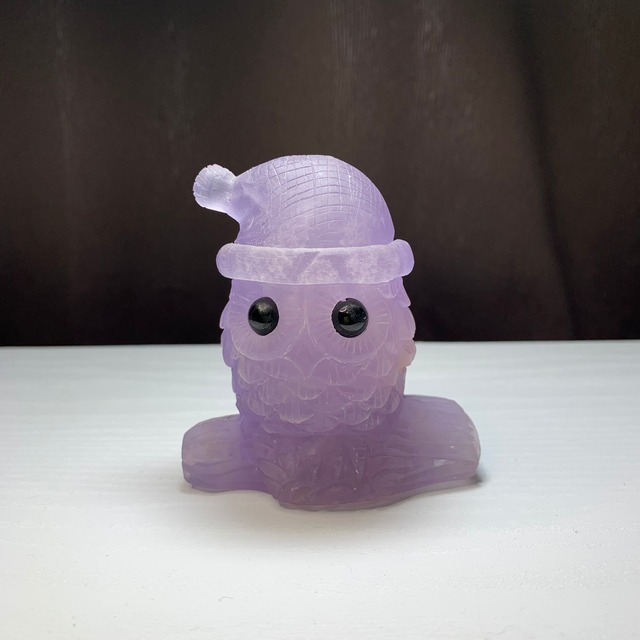 7.帽子をかぶった色合い美しいフローライト・フクロウ