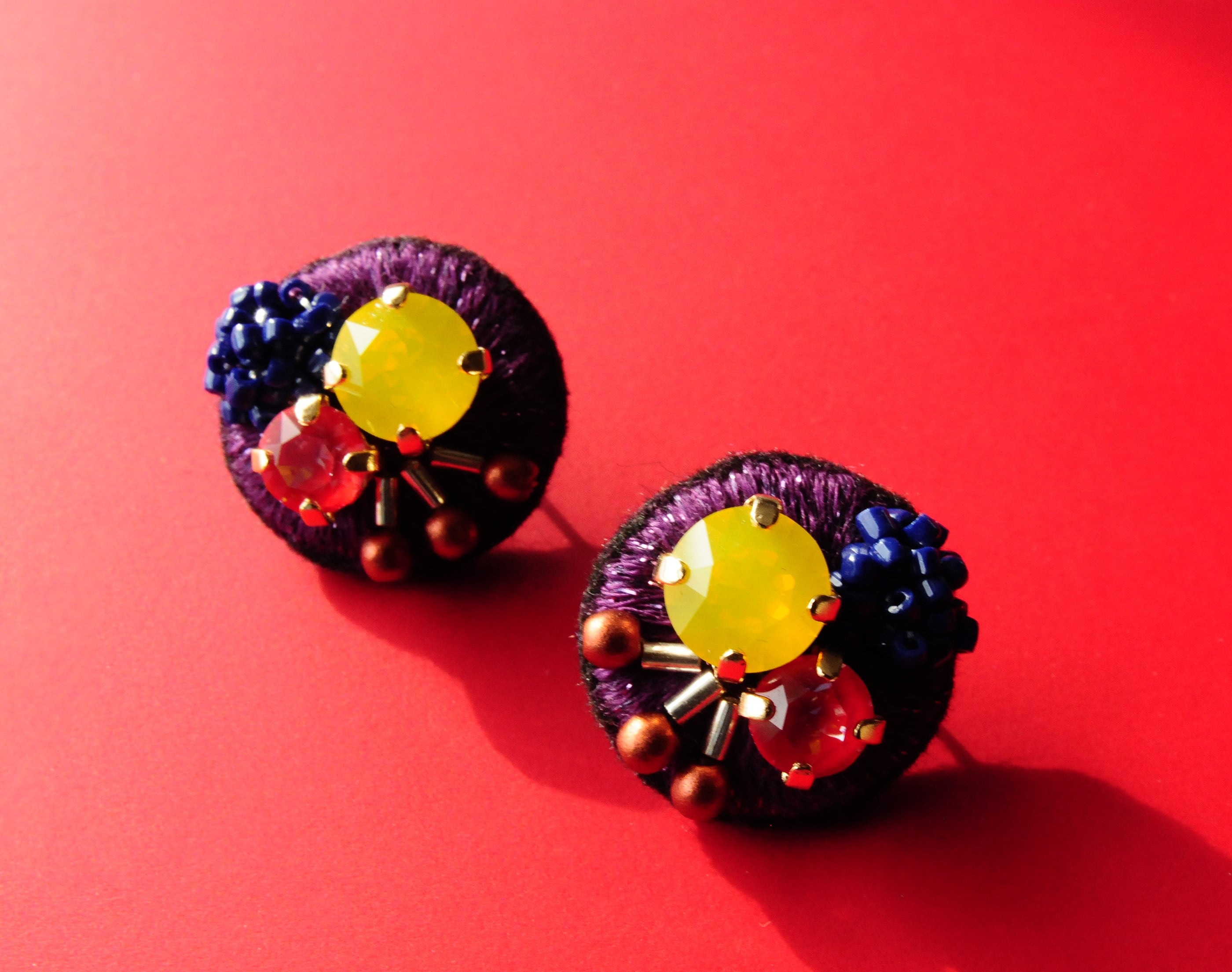 ＜Stella～遊び好きの星～＞刺繍ピアス「 ジュエルJewe/パープルブーケ 」★ロングポスト/アレルギー対応変更可能
