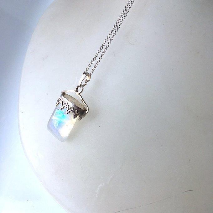 【一点物】✦6月の誕生石✦月と虹の柱✦⋆.·SV925✦レインボームーンストーンネックレス⋆.·✦no108