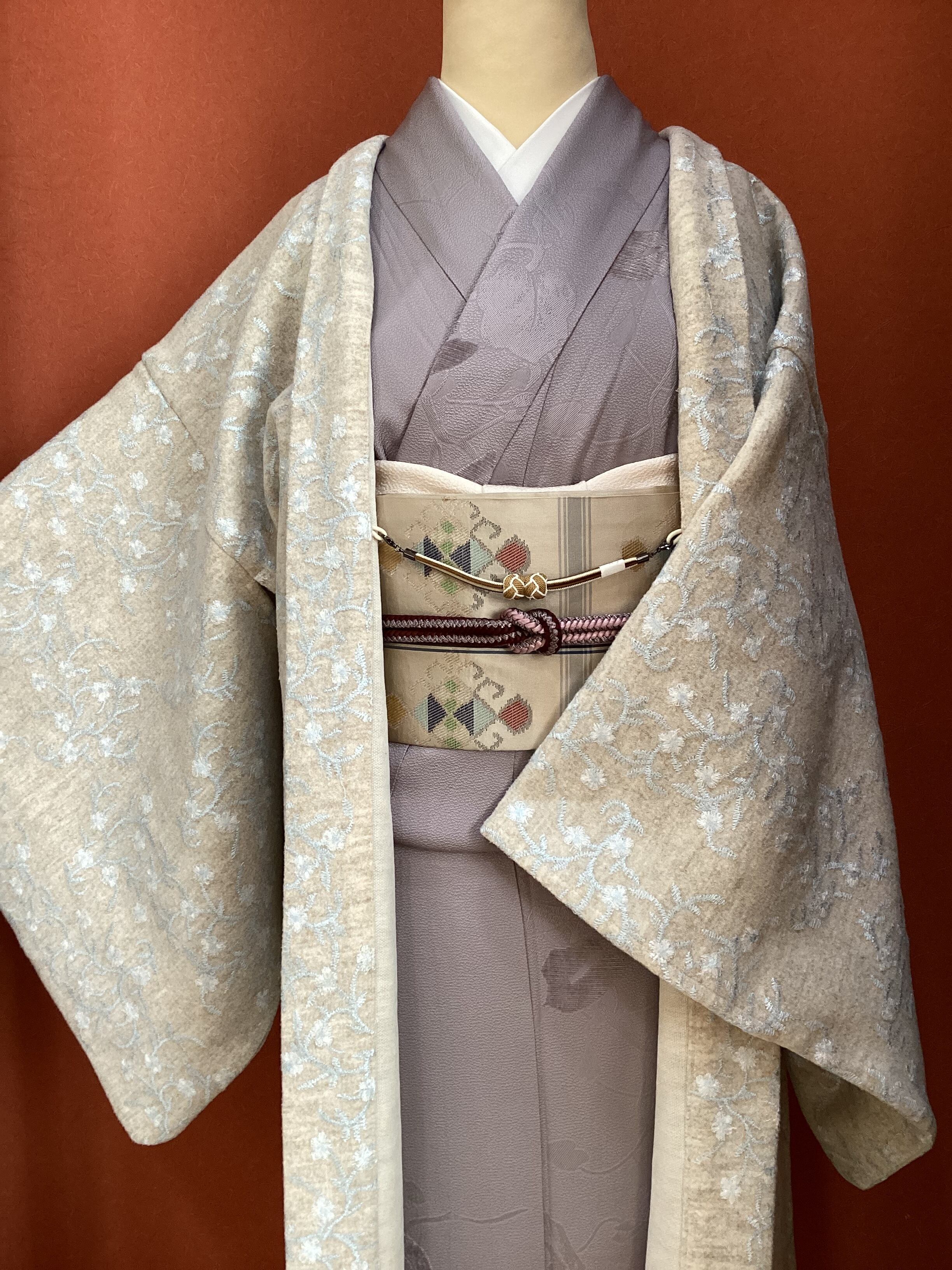 なかなか無い本当にモダンなお着物だと思います。 ばけれ
