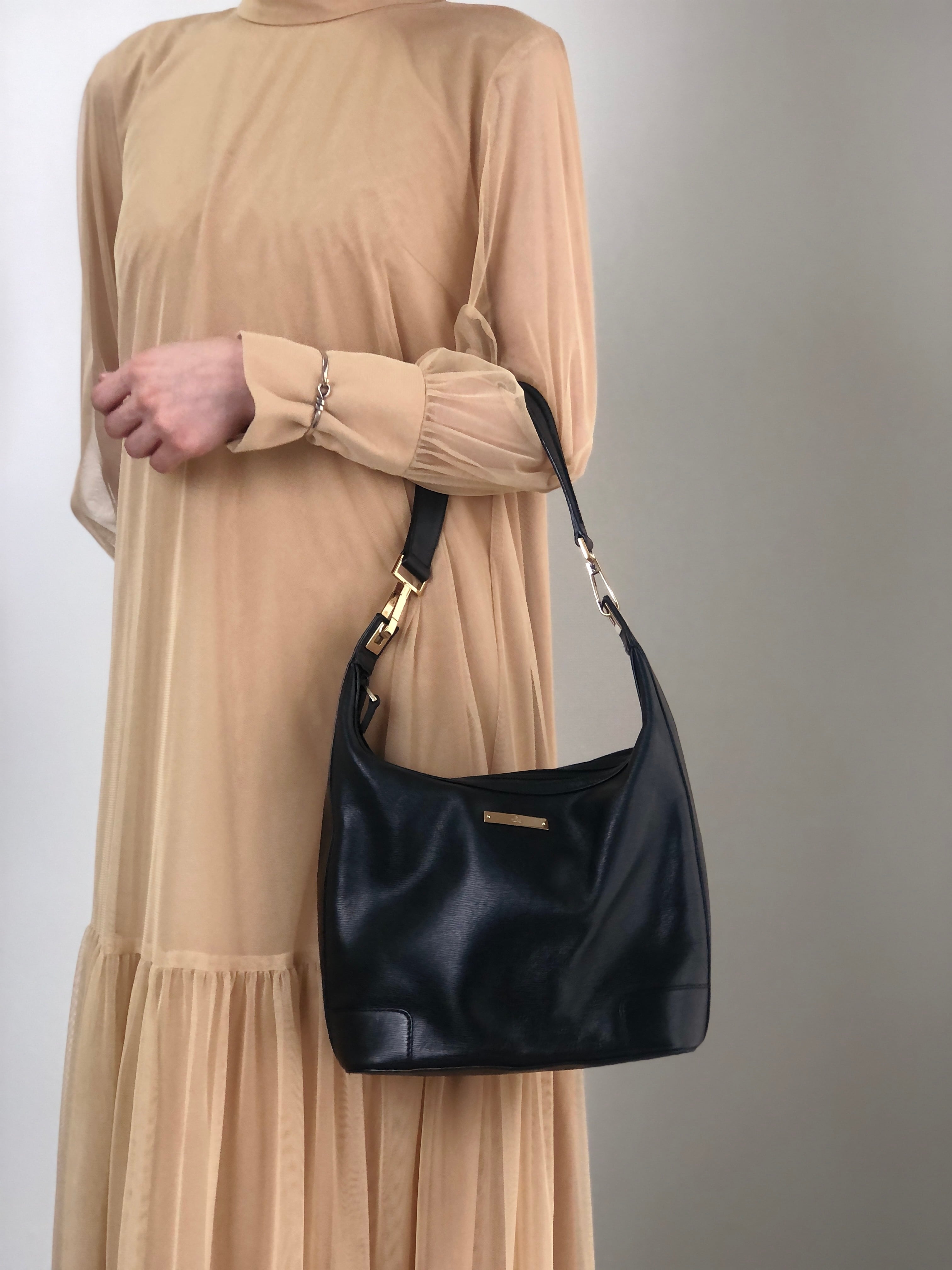 GUCCI グッチ ショルダーバッグ ブラック ロゴプレート レザー ワン