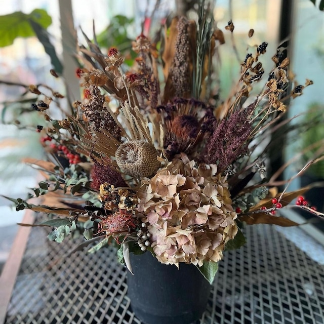 dried flower arrangement M