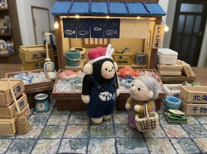 お魚屋さんゴリ子/Fishmonger Goriko