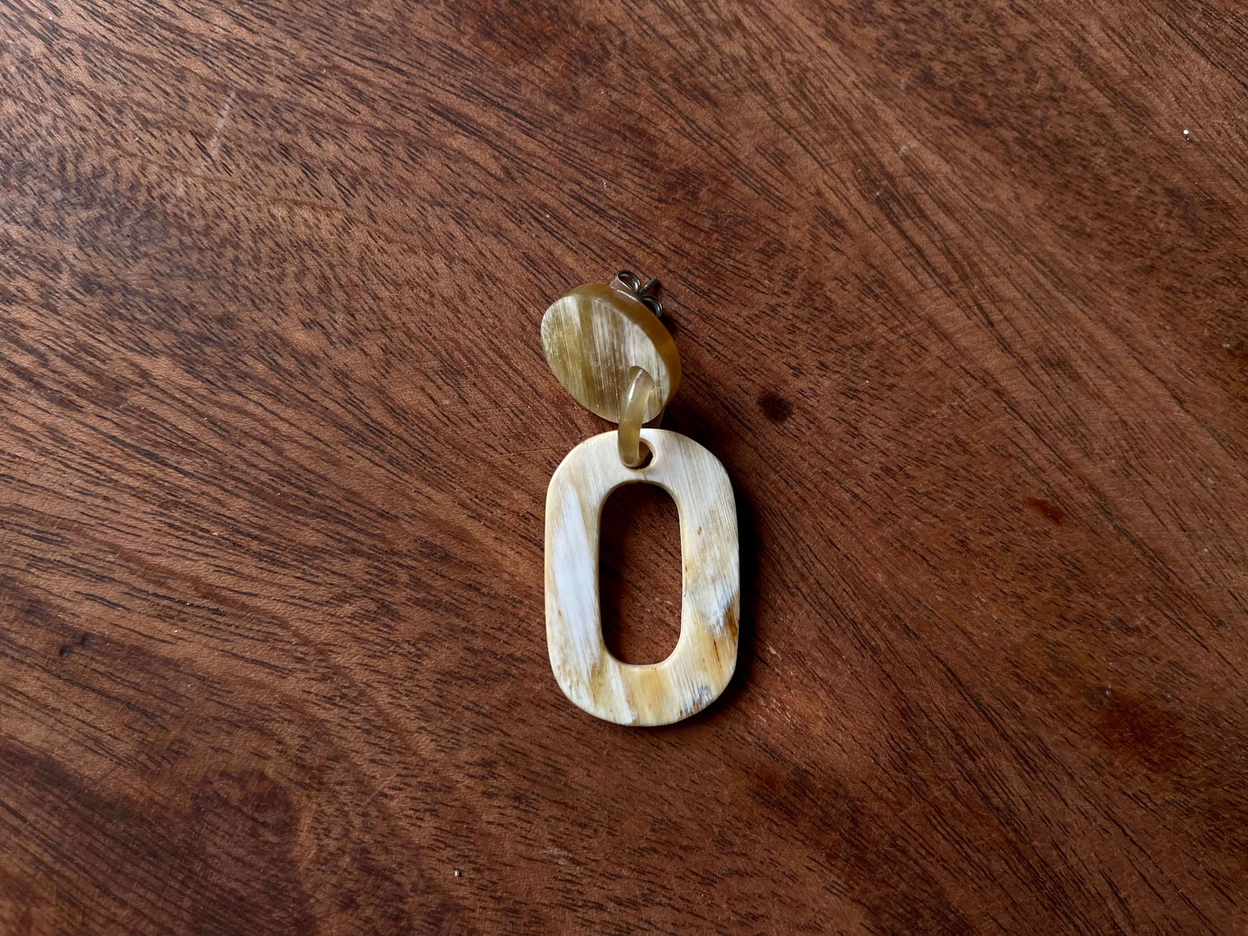 バッファローホーン ピアス