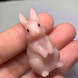 3.ピンクオパールうさぎ・インテリア