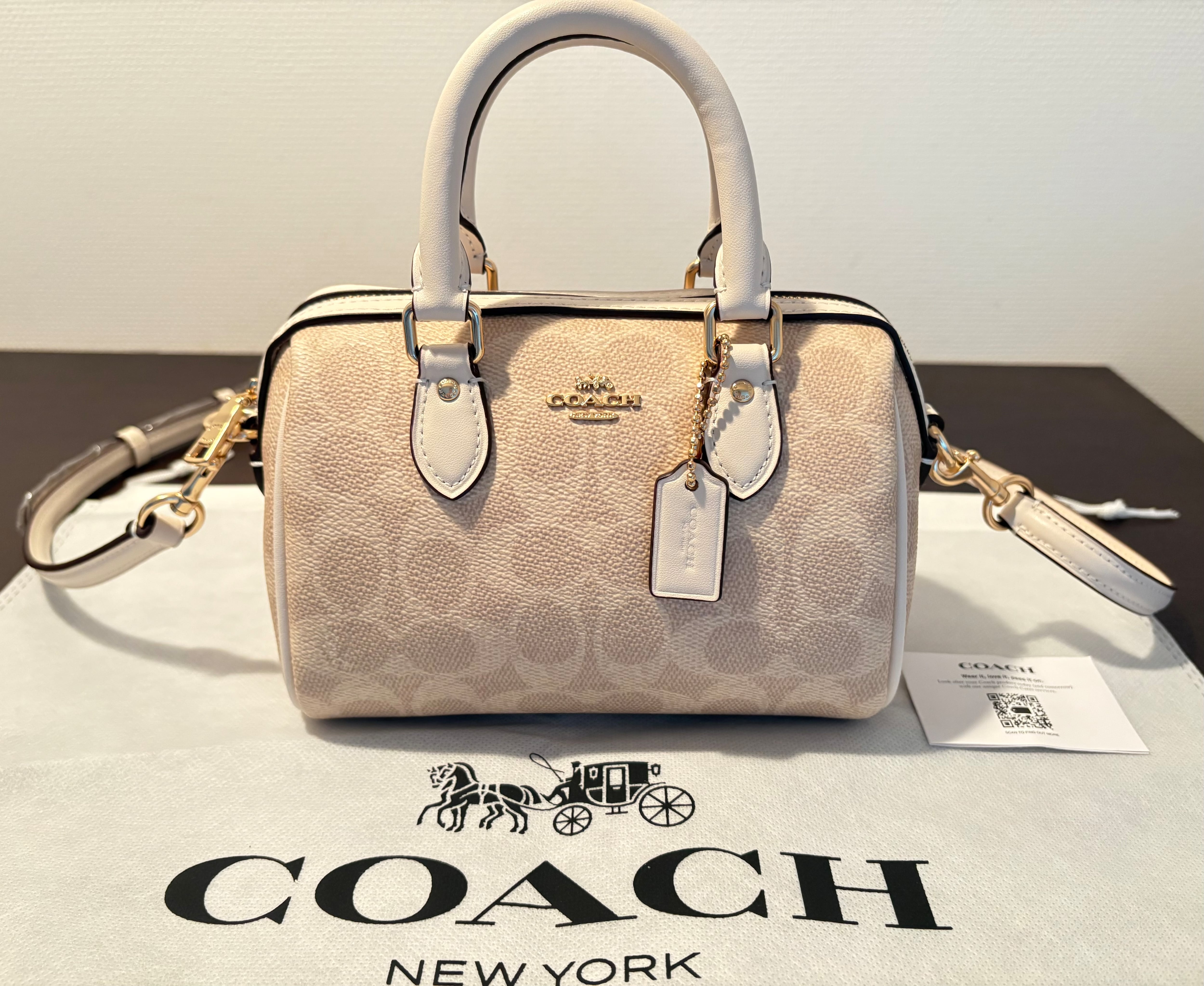 71,500円新品COACHコーチミニローアンクロスボディ バッグ
