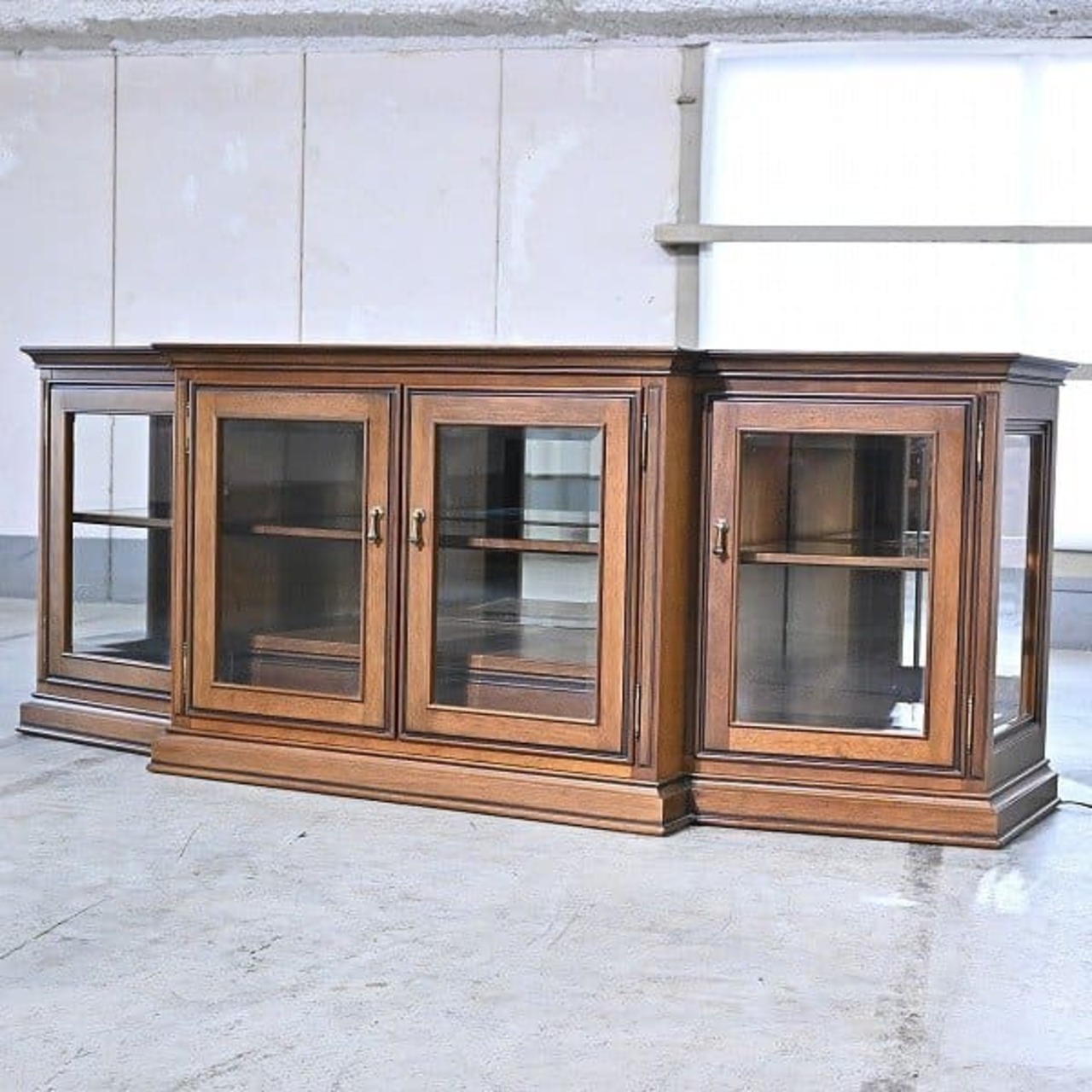 ★マルニ「地中海」サイドボード キャビネット キュリオケース リビング 飾り棚 収納 ガラス扉 ローボード maruni【中古家具/中古インテリア/USED家具ユーズド家具/リサイクル】