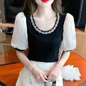 【送料無料】 ブラウス 2色 トップス 半袖 パフスリーブ Uネック ラウンドネック Aライン フレア プルオーバー 装飾 飾り 異素材切り替え ドッキング 透け感 シースルー 薄手生地 無地 かわいい 大人可愛い 大人女子 こなれ感 シンプル カジュアル 大人 上品 おしゃれ お洒落 ラフ デート お出かけ お茶会 女子会 休日 授業参観 夏 30代 40代 女性用 レディース 着回し プチプライス カラバリ デイリーユース 普段使い ファッション 定番アイテム 着痩せ 垢抜け ブラック ホワイト