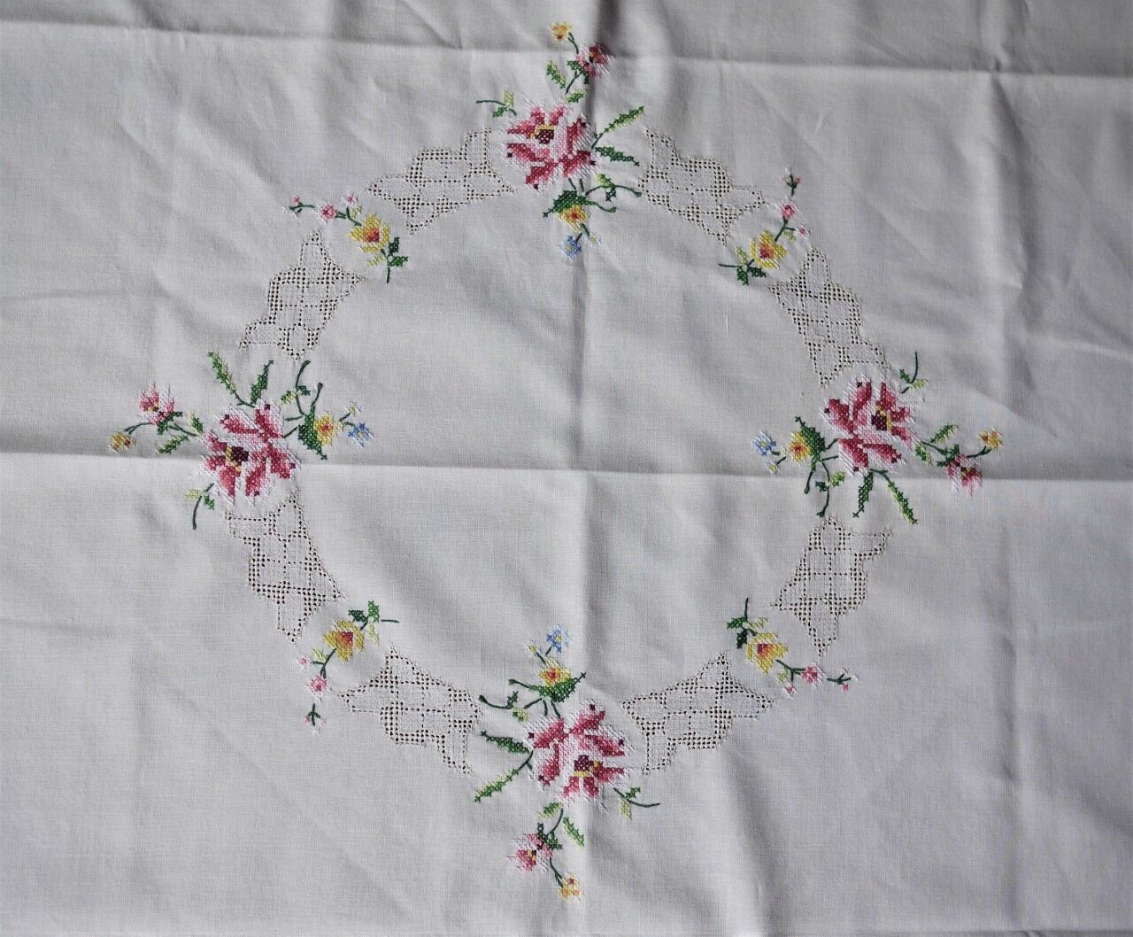 薔薇刺繍テーブルクロス クロスステッチ | こりすのパン屋Base店