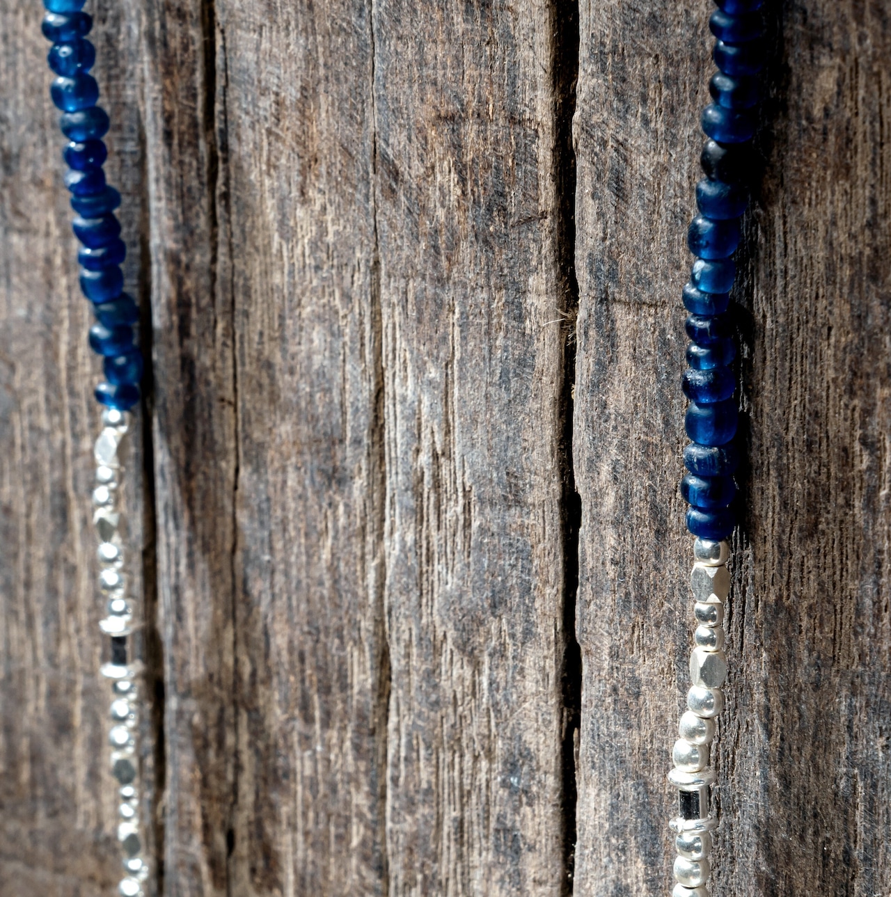 Mandi/マンディ Small A. Beads × Silver Necklace (60cm)(Navy×Silver)