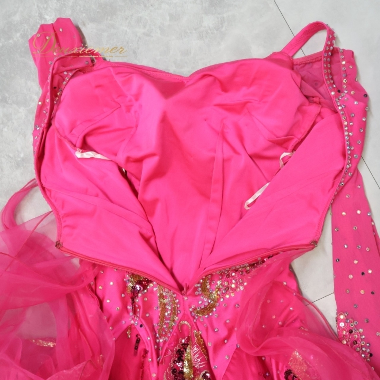 社交ダンス 衣装 スタンダードドレス ワンピース ドレス スタンダード フロート レース ゴールド スパンコール フリル デモ 競技 ダンス パーティ 発表会 ピンク系 華やか 優雅 3枚重ね おしゃれ 美しい イベント 高級感 競技用 ダンス衣装 上品 発表会用 ステージ衣装