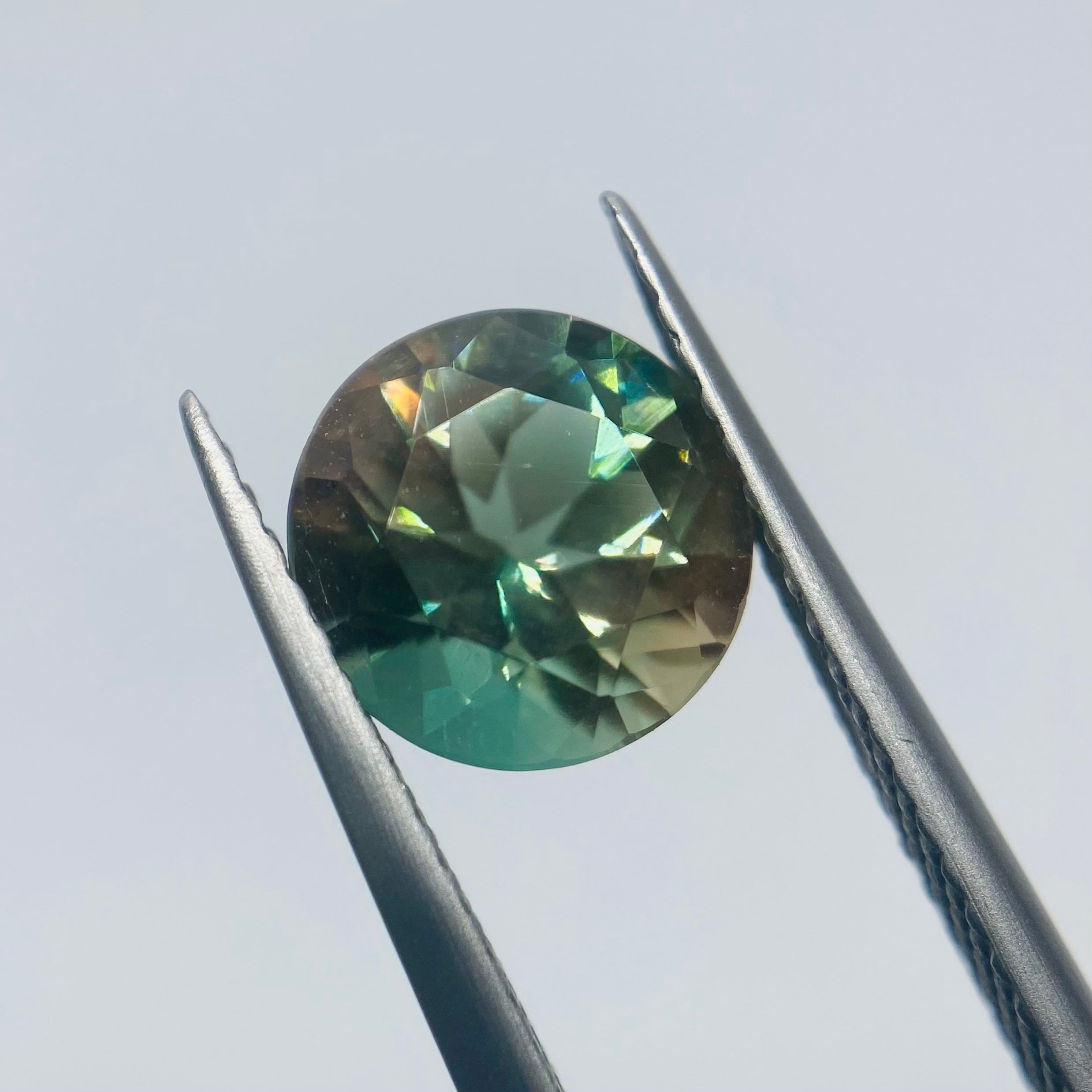 レアなグリーンが美しいオレゴンサンストーン