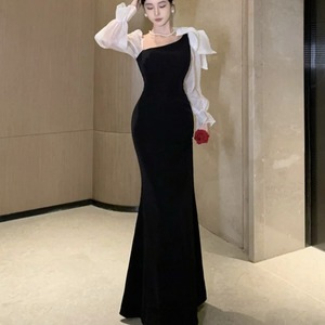 【送料無料】 ドレス ロングワンピ マキシ 長袖 ラウンドネック Aライン フレア プルオーバー エレガント 可愛い 大人可愛い きれいめ シンプル カジュアル シック コンサバ 華やか 大人 上品 おしゃれ お洒落 主役級 こなれ感 高見え 高級感 無地 春 レディース 女性用 ママ 30代 40代 デート 授業参観 パーティ 結婚式 二次会 ファッション コーデ スタイル 体型カバー 着痩せ 垢抜け ブラック 大人カラー モノトーン