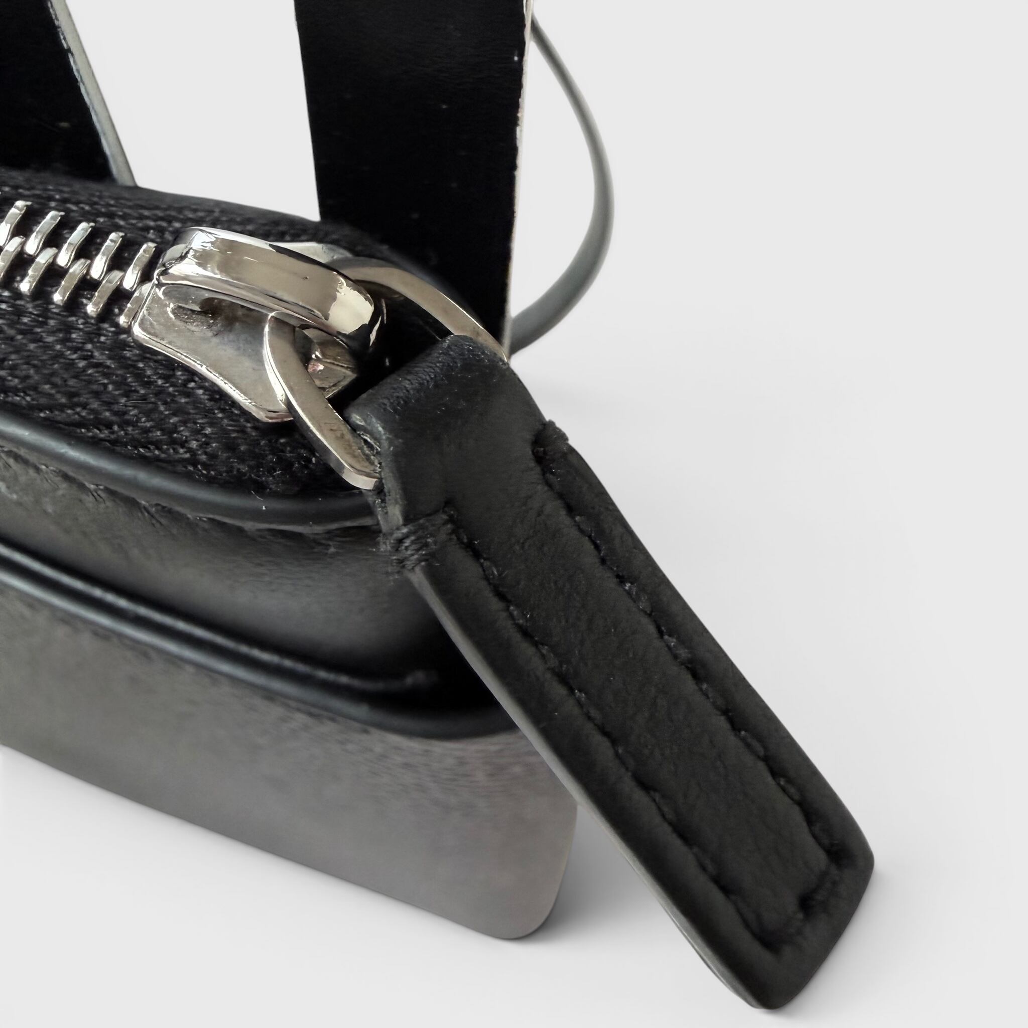 BALENCIAGA Passport Phone Holder Black | BRAND RESORT Online