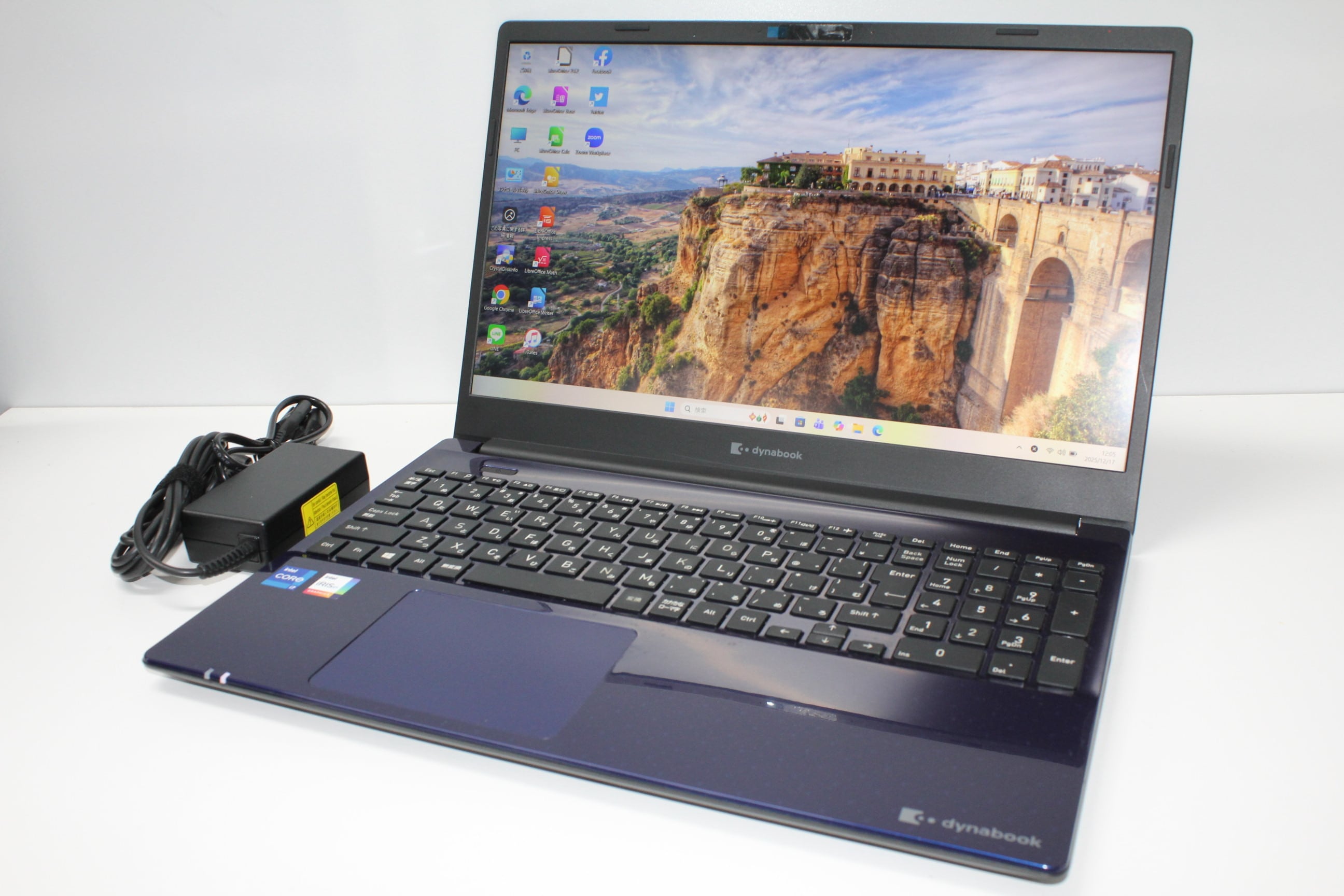 中古ノートパソコン Windows11+office 爆速SSD256GB 東芝Dynabook T65