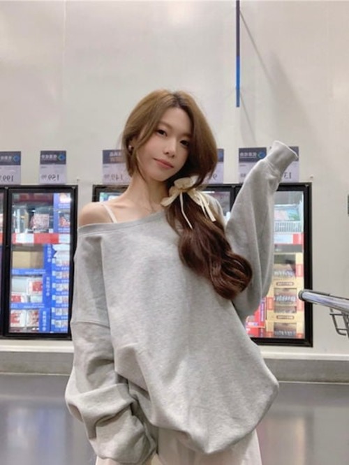 2024 秋冬 トップス 長袖 かわいいラウンドネック Tシャツ 肌見せ レディース 韓国風 ルーズ ゆったり 無地 カジュアル おしゃれサイズ シルエットファッション系コーデ衣装お出かけ4