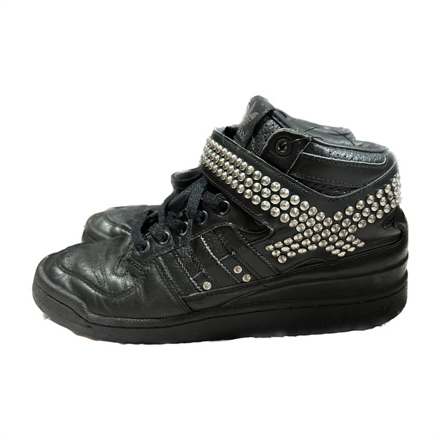 “adidas” Studs sneakers