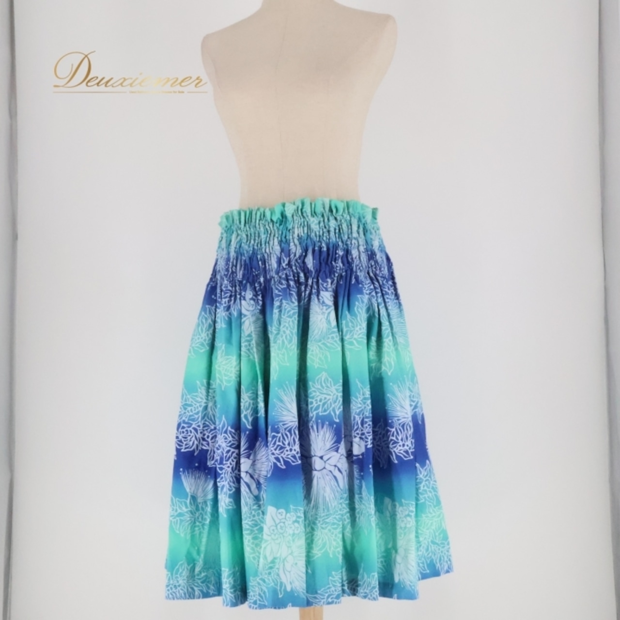 フラダンス 衣装 パウスカート ハレハワイイ ブルー系 PauSkirtShop 日本製 シングル グラデーション ケース付き ワントーン かわいい 華やか 鮮やか 明るい 爽やか 青 水色 白 ハワイアン アロハ ハワイアンプリント フラ ダンス レッスン