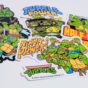送料無料!!【 DIE-CUT STICKER / ダイカットステッカー】『 Teenage Mutant Ninja Turtles / タートルズ 』メンバー集合 TMNT / ステッカー / シール 〚アメリカン雑貨 アメトイ〛