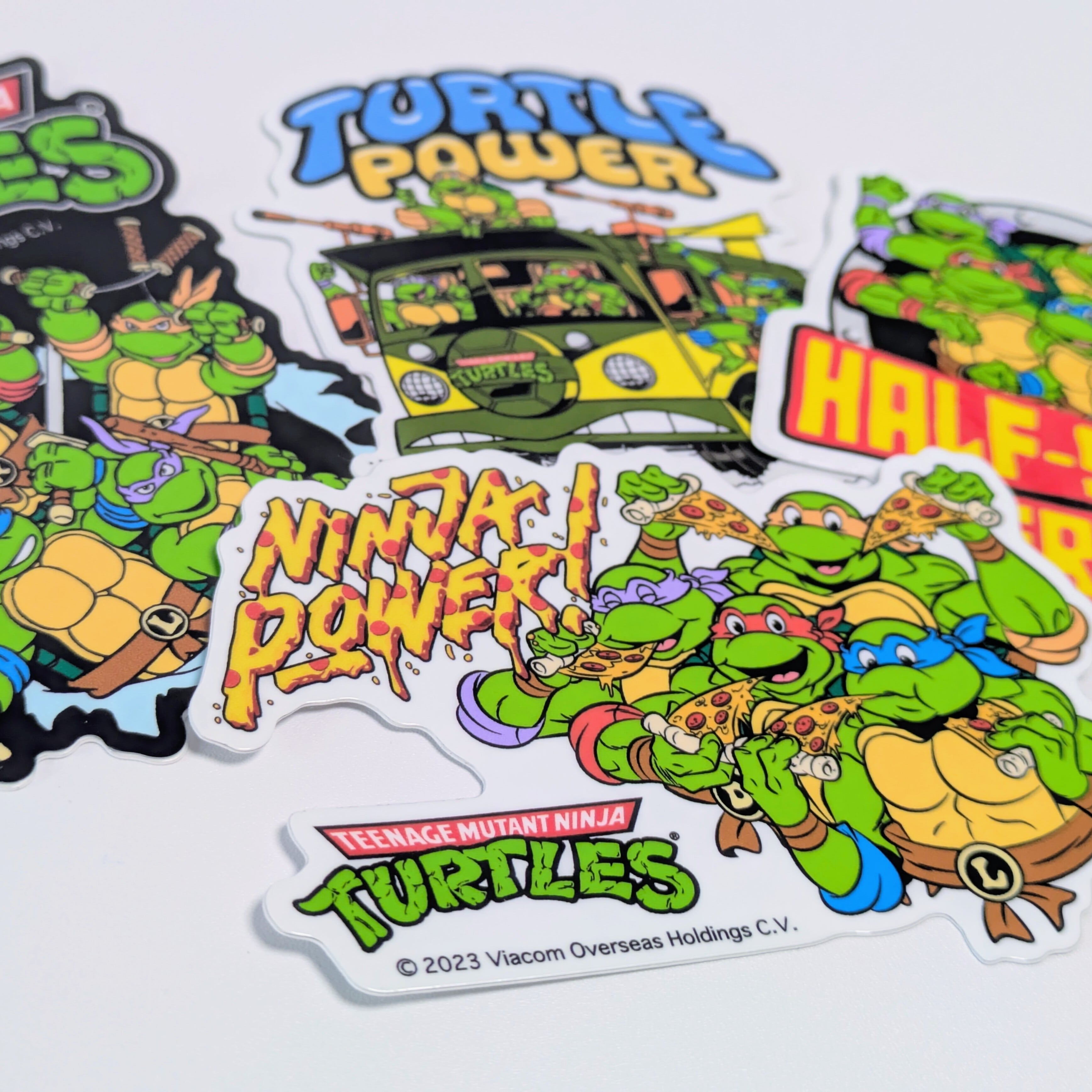 送料無料!!【 DIE-CUT STICKER / ダイカットステッカー】『 Teenage Mutant Ninja Turtles / タートルズ 』メンバー集合 TMNT / ステッカー / シール 〚アメリカン雑貨 アメトイ〛