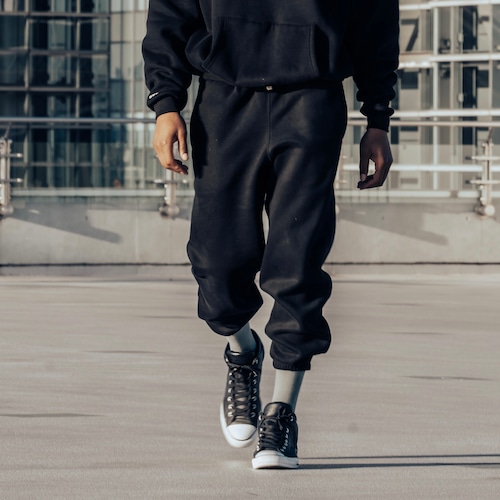 "Steady" Croped Jogger. (Black)