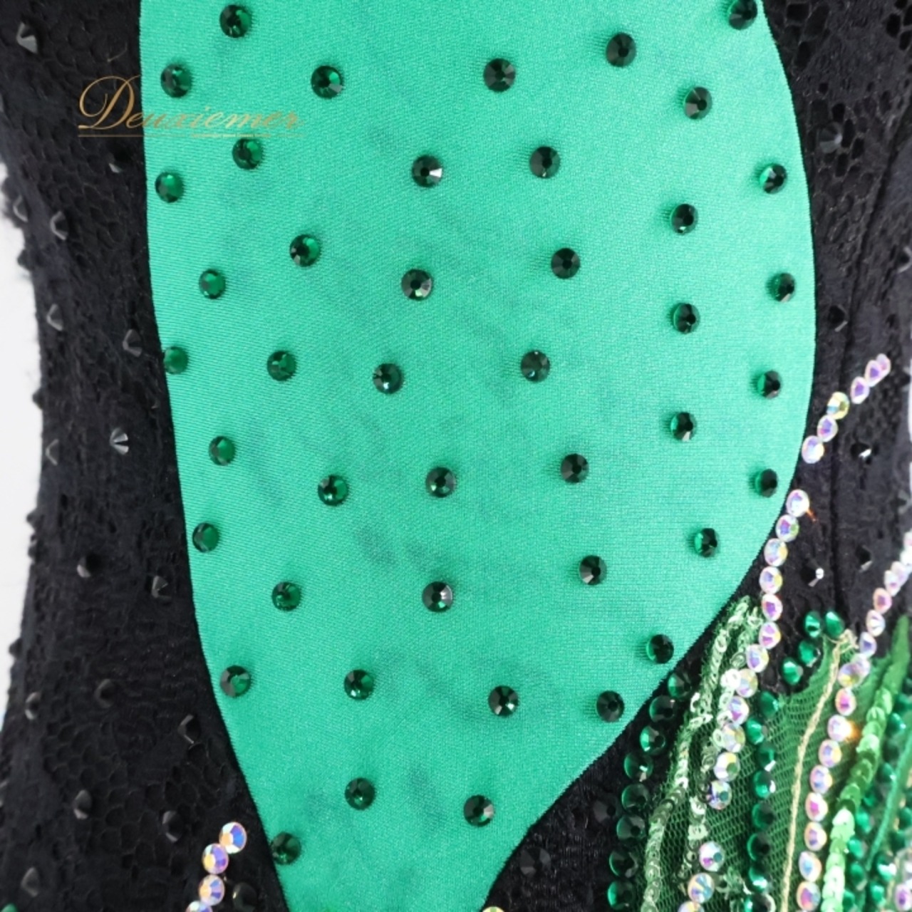 社交ダンス 衣装 白樺ドレス ラテン ドレス ワンピース ラテンドレス 黒 緑 レース ブラック系 グリーン系 フリル デモ 競技 ダンス パーティ 発表会 上品 綺麗 レース調 上品デザイン おしゃれ 踊りやすい フォーマル衣装 パーティー用 コスチューム ラテンダンス イベント衣装 クラシックスタイル 女性用ダンスドレス