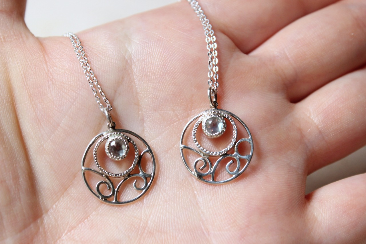 ブルームーンストーンのネックレス