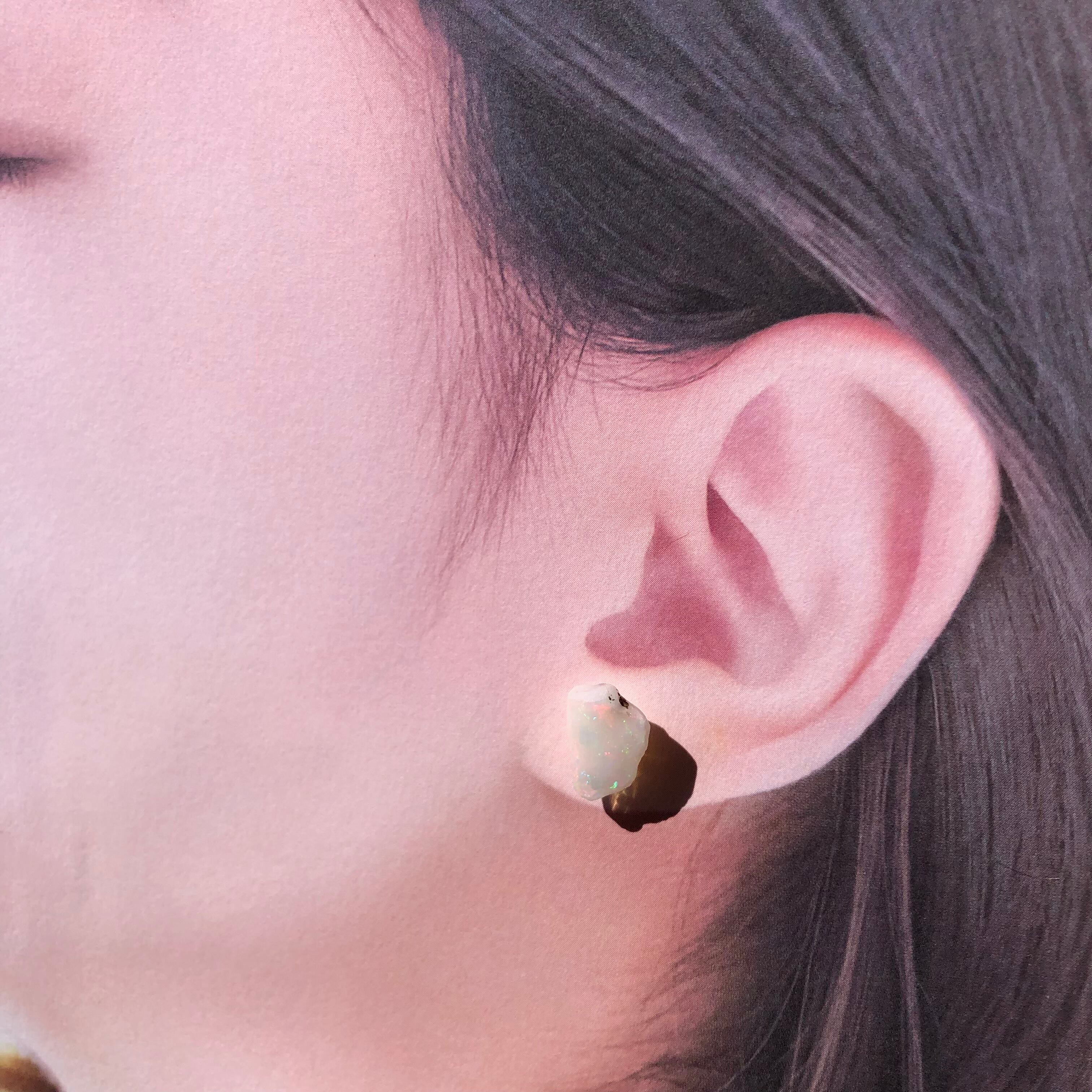 オパール 原石ピアス 一点もの 鉱物 天然石 金属アレルギー対応