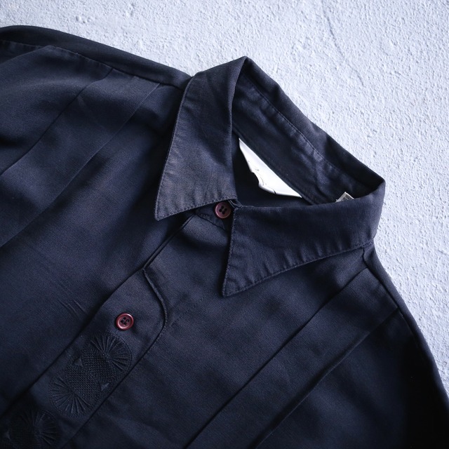 "刺繍" half fly-front minimal design pleats tuck black shirt