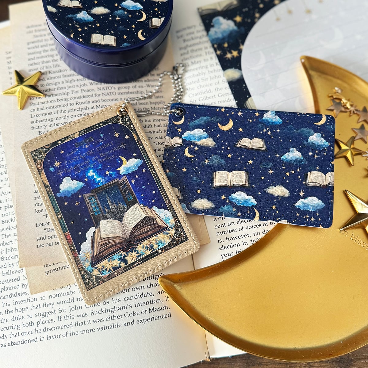 リールストラップ付き パスケース（小） FANTASTIC STORY柄 | LALA