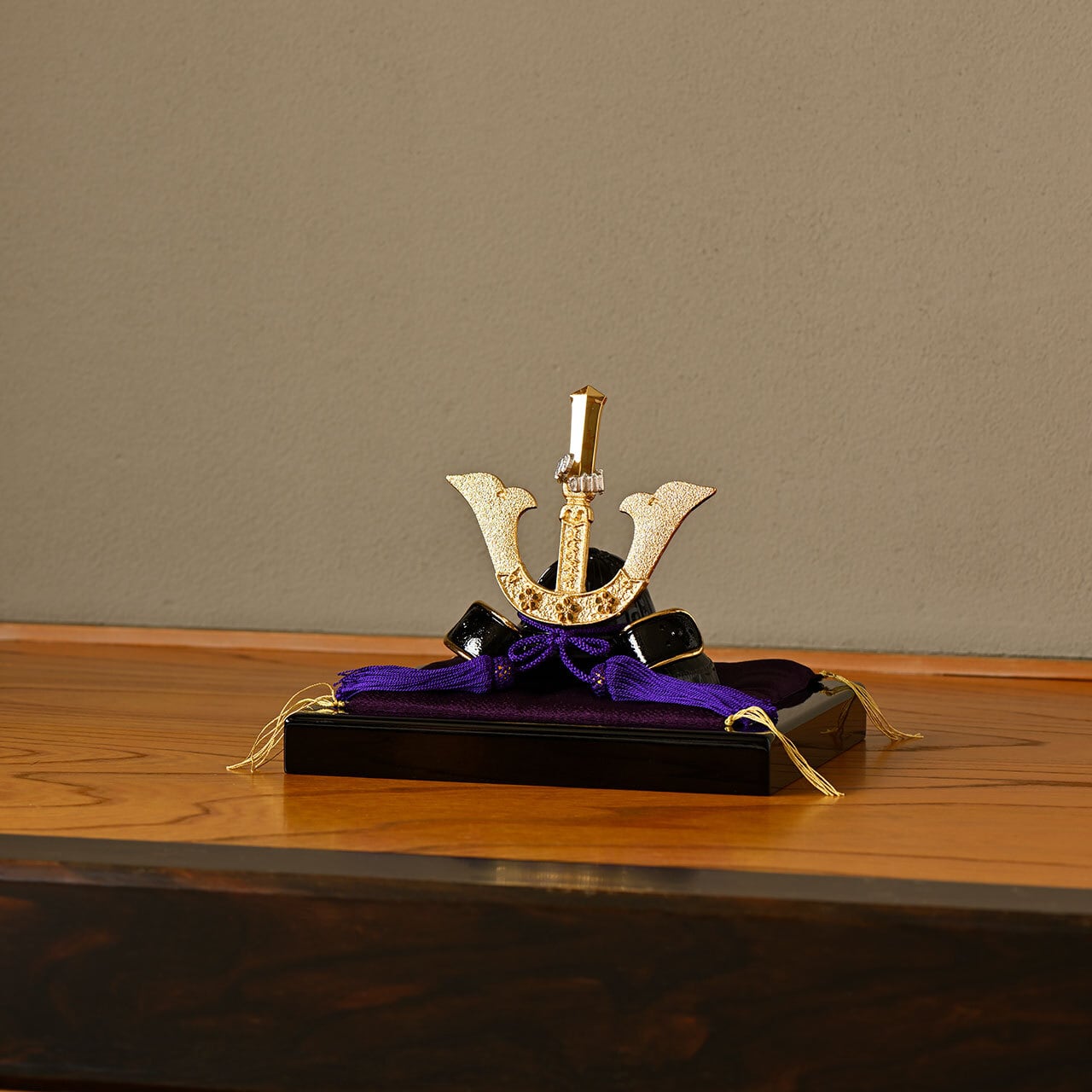 前田利長公をモチーフにした兜》戦国武将兜 前田利長公｜銀雅堂 | 生活