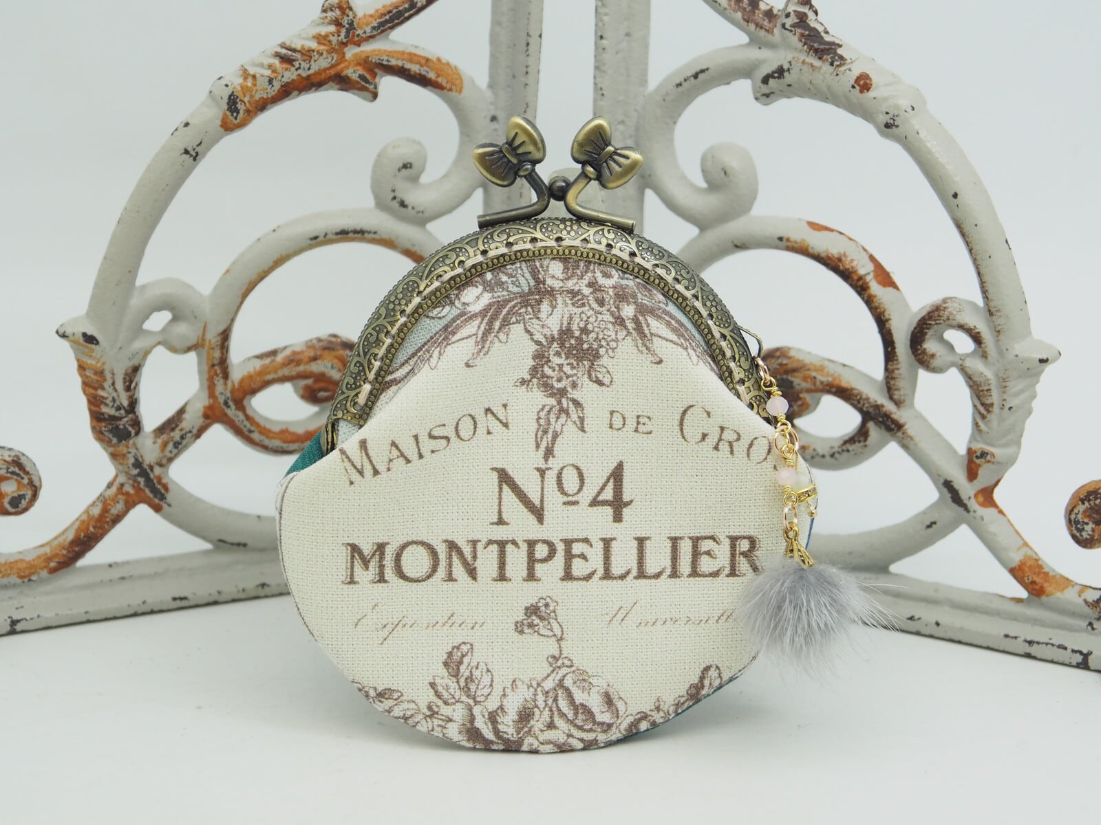 【ハンドメイド】がま口ポーチ・コインケース|猫と小鳥とリボン(口金8.5センチ)