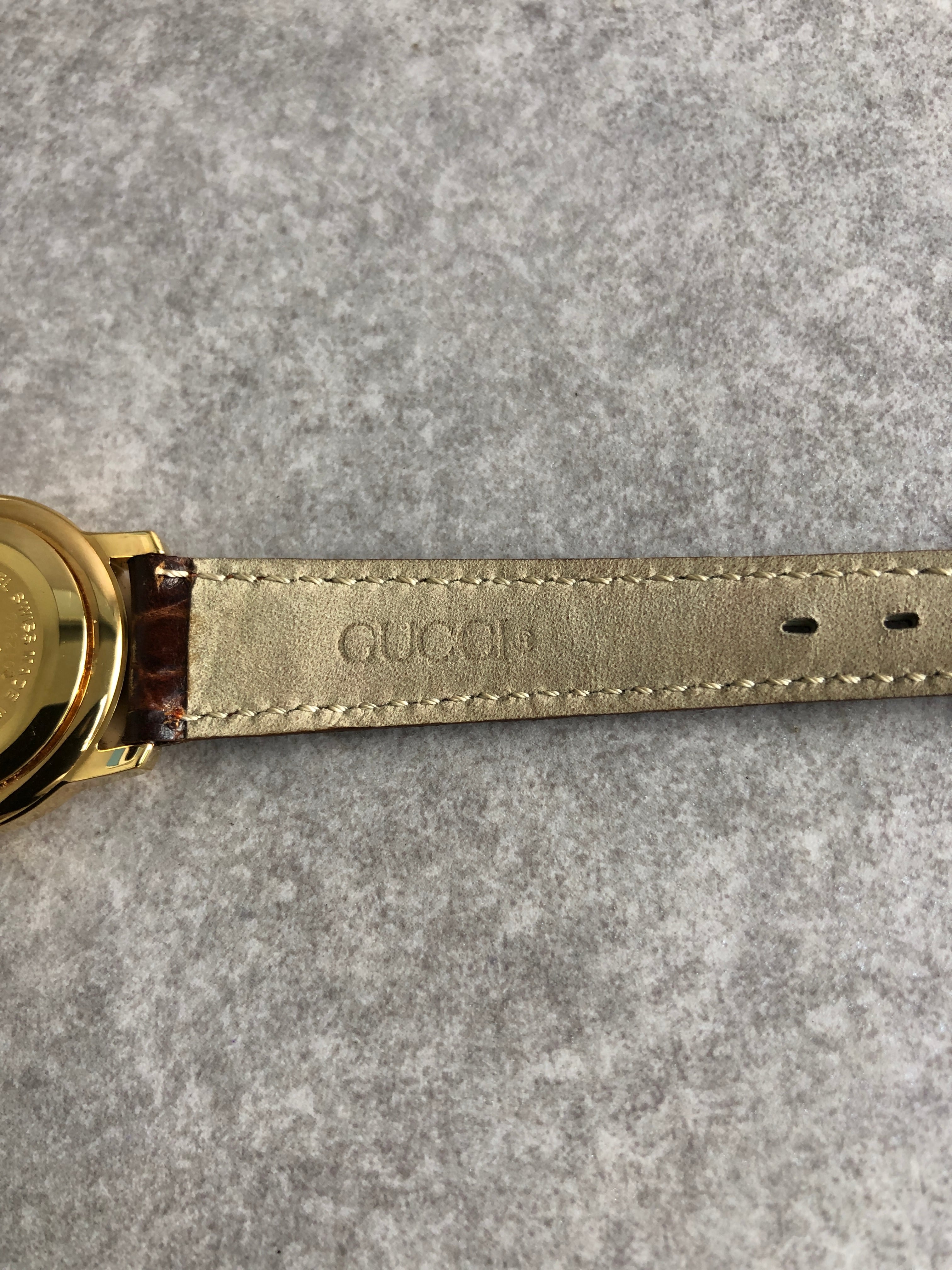 GUCCI グッチ 腕時計 ブラウン ローマ文字 型押しレザー クウォーツ