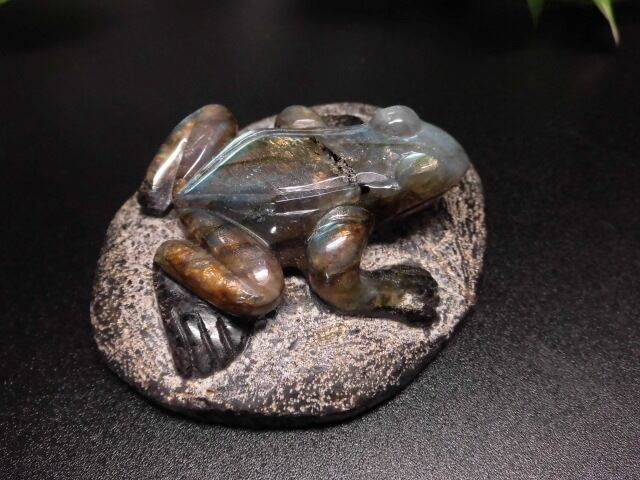 【送料無料】【高品質】ラブラドライトカエル　no.1