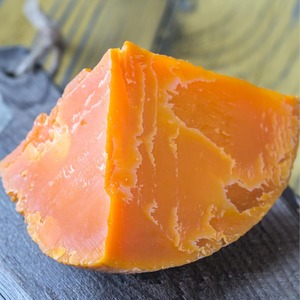 フランス産 グラスフェッド ミモレット 12ヶ月熟成 200g かち割りタイプ  Mimolette from Normandy – 12 Months Matured – Made with Grassfed Milk – Cracked to Order