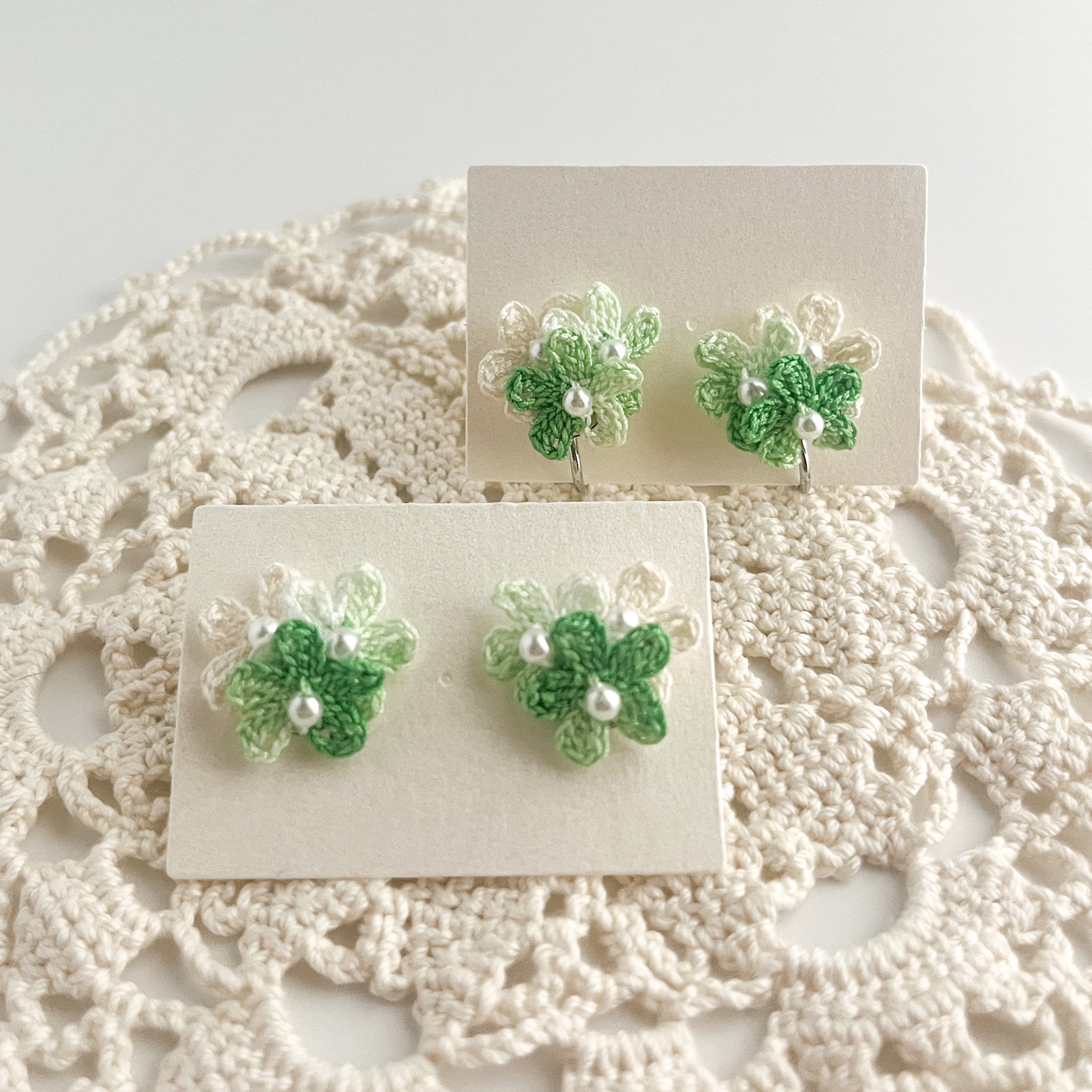 ふんわり軽やかなレース編みのピアス グリーン 金木犀 オレンジ | そらの音