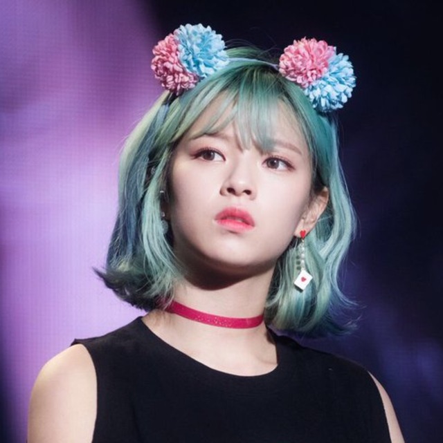 Twice ジョンヨン 着用 トランプ 時計 ゴールドピアス 海外アクセサリー専門店 Korecute