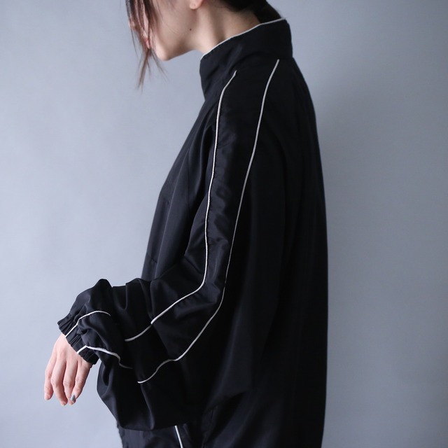 "black×white" piping design over silhouette half-zip pullover